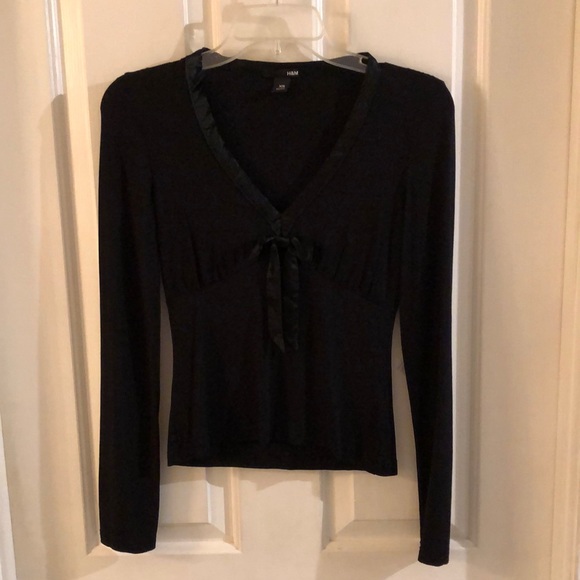 H&M Tops - Beautiful H&M Satin Bow Top